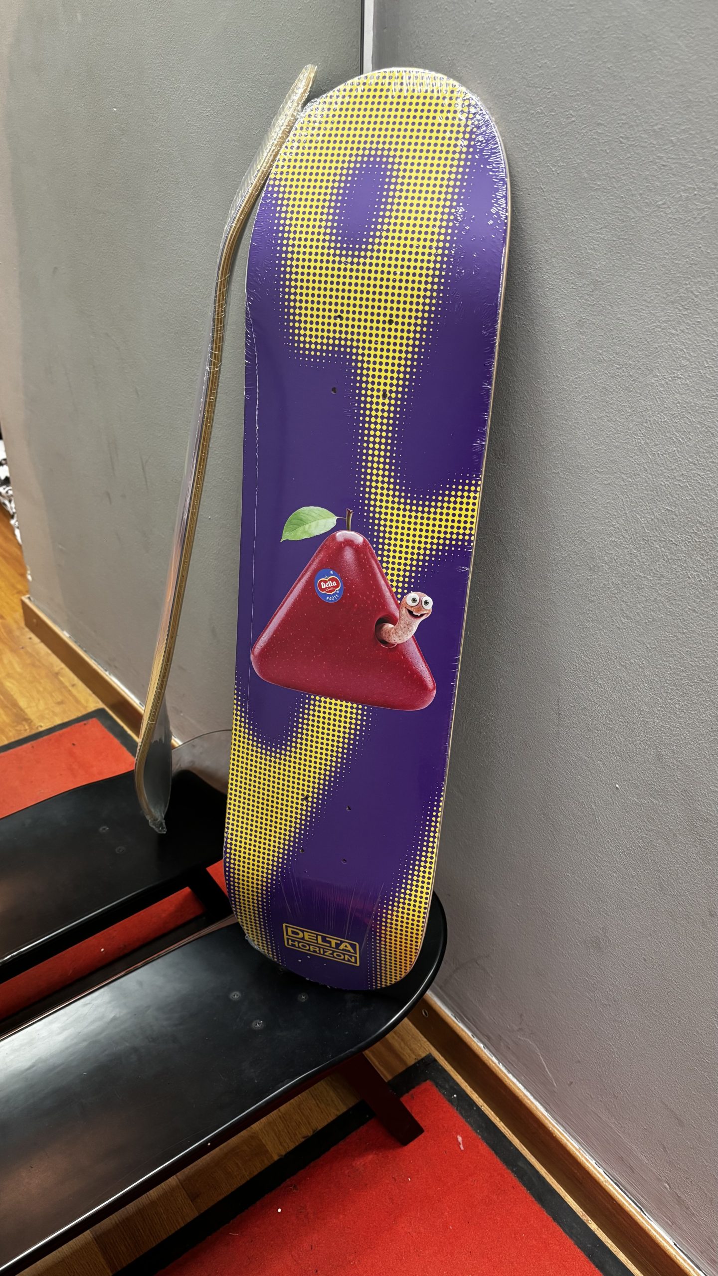 Delta Tabla Skate Apple Triangle 8′